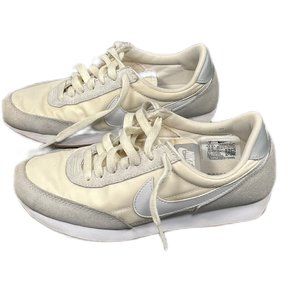 Nike Women's Day Break Sneaker